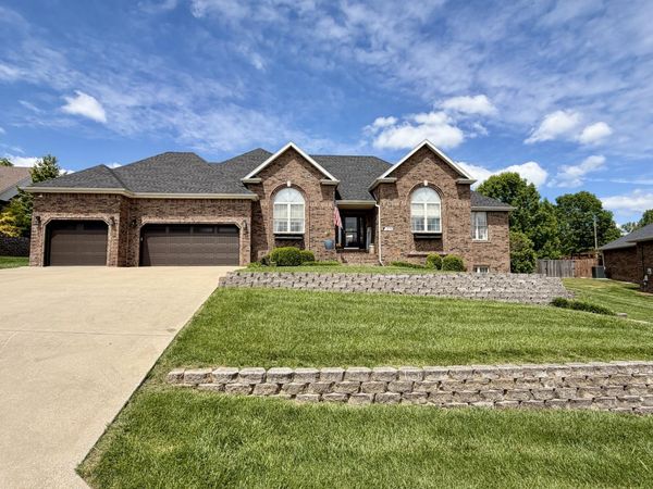 2711 W Executive Circle, Ozark, MO 65721