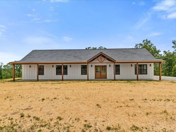1461 Little Swan Creek , Hohenwald, TN 38462