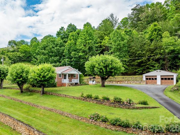 302 Sprinkle Branch Road, Marshall, NC 28753