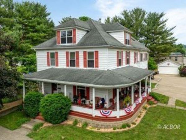 172 N Mulberry Street , Logan, OH 43138