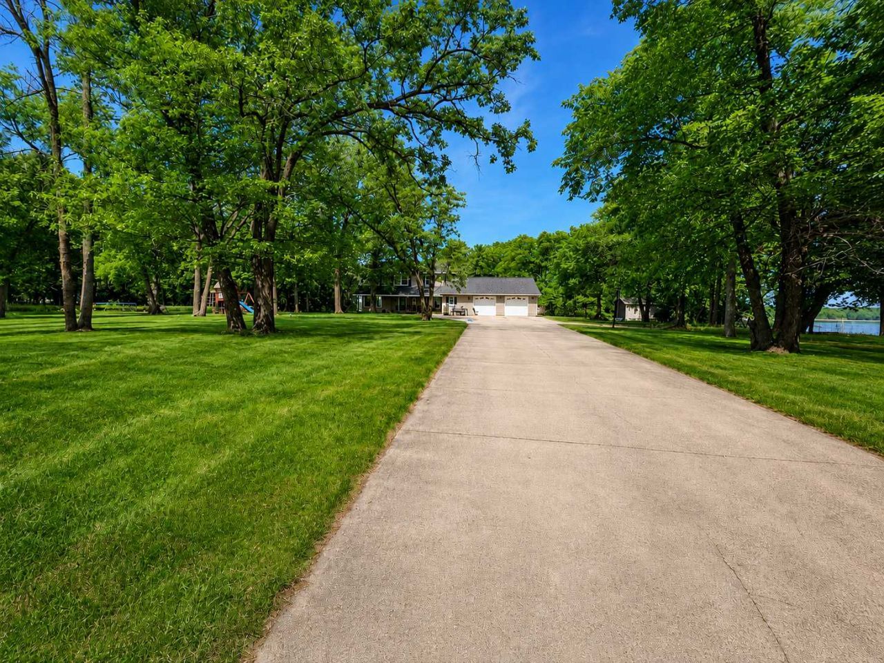 8746 Riverwood Circle N, New London, MN 56273