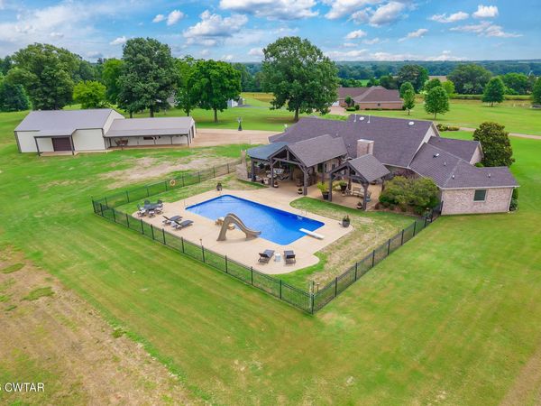 1491 Burr Hight Road , Bells, TN 38006