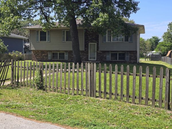 775 Riverlane Drive , Lake Station, IN 46405