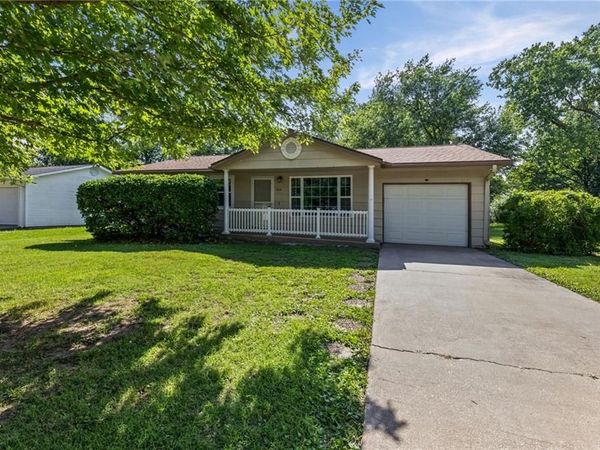414 Kansas Drive, Iola, KS 66749