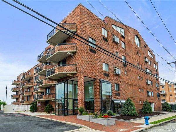 750 W Broadway , Unit 3M, Long Beach, NY 11561