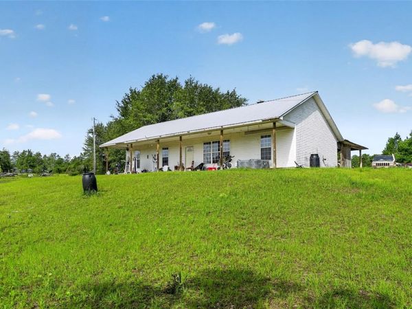 4700 WOODY ROAD, MARIANNA, FL 32448
