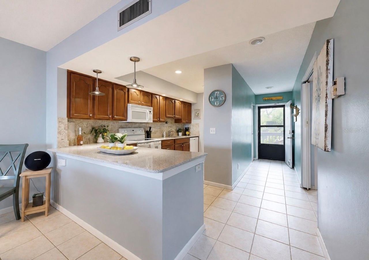 810 Bahia Del Sol Drive, Unit 16, Ruskin, FL 33570 Photo