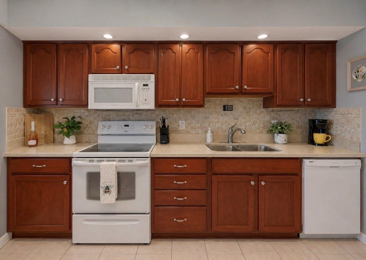 810 Bahia Del Sol Drive, Unit 16, Ruskin, FL 33570 Photo