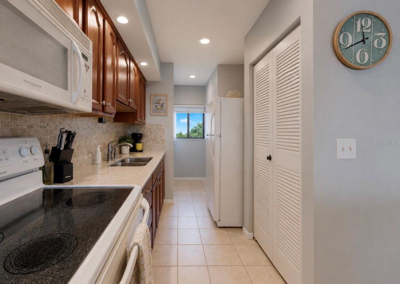 810 Bahia Del Sol Drive, Unit 16, Ruskin, FL 33570 Photo