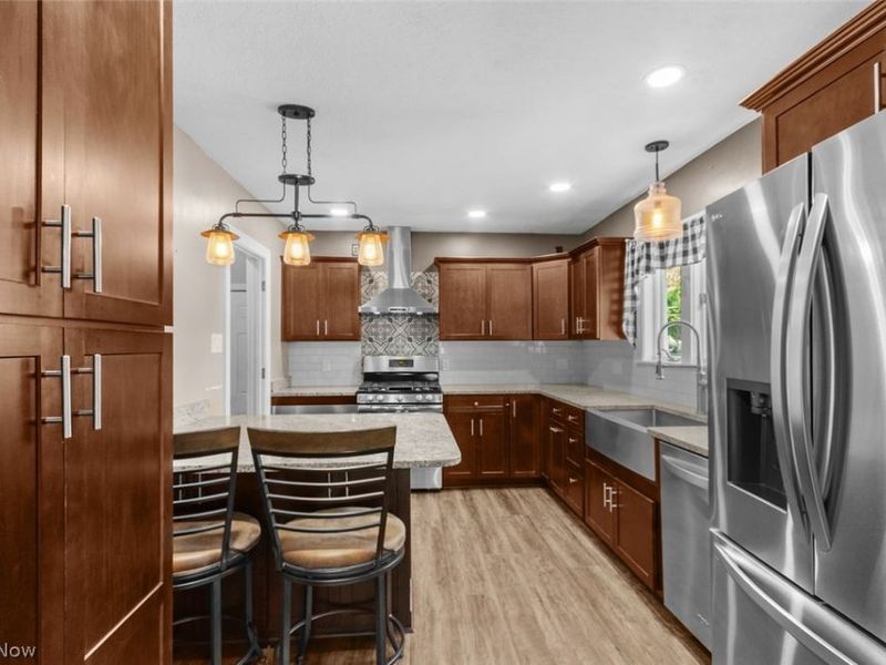 243 9th Street NE, Barberton, OH 44203 Photo 4