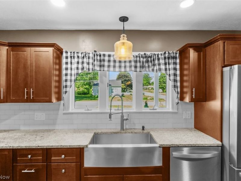 243 9th Street NE, Barberton, OH 44203 Photo 8
