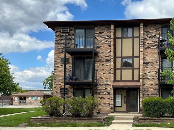 124 Klein Creek Court , Unit 124-E, Carol Stream, IL 60188