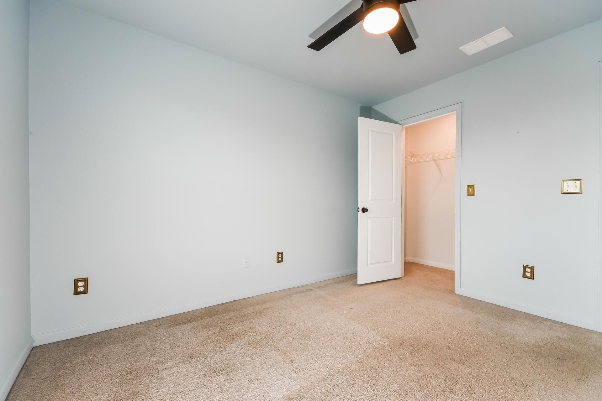 704 Sportsman Road Photo 14