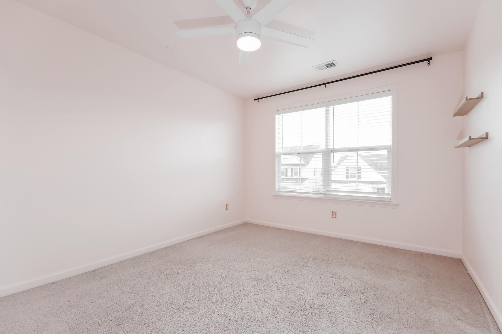 704 Sportsman Road Photo 16