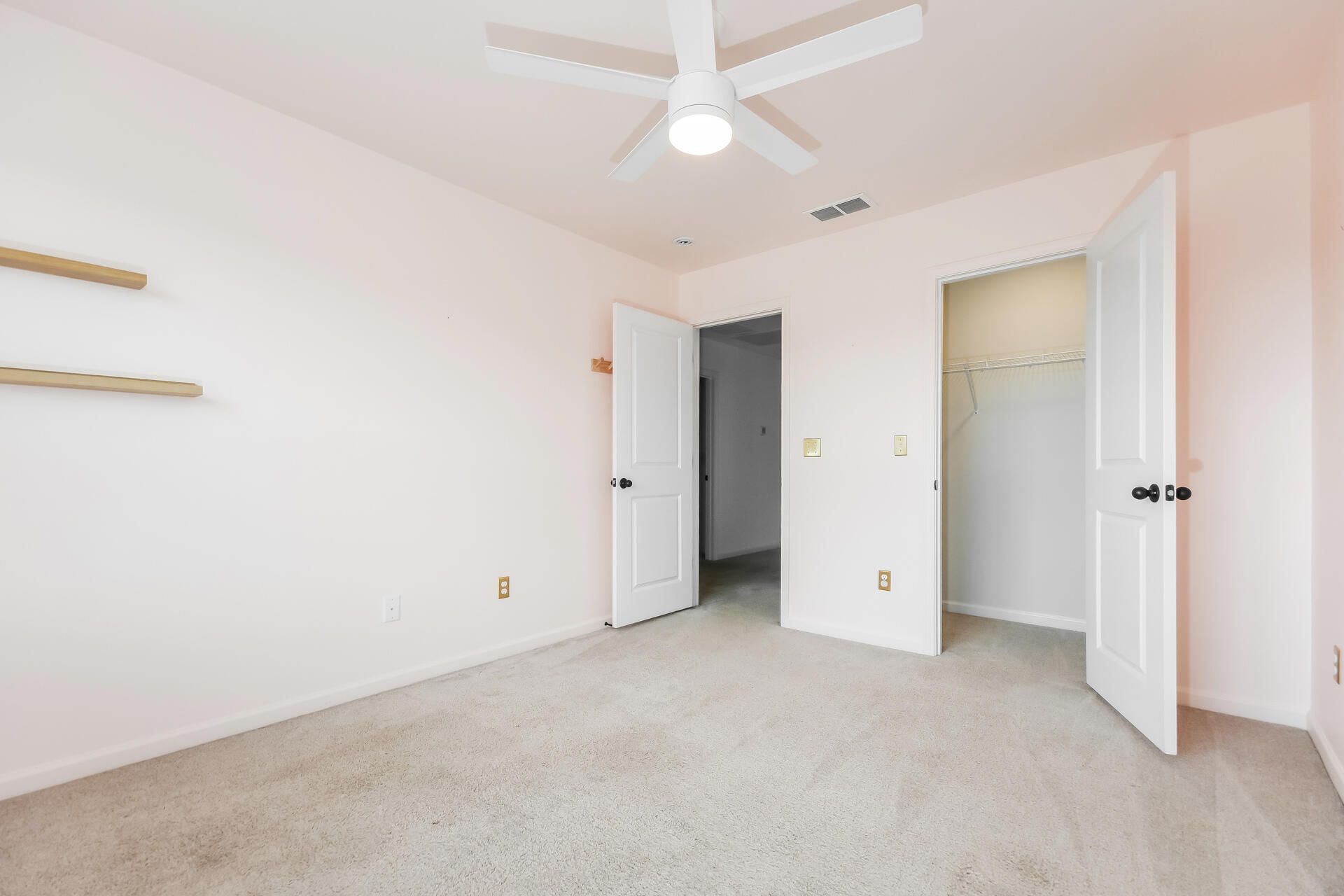 704 Sportsman Road Photo 17