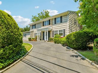 100 Hewlett Neck Road Hewlett Neck, NY 11598