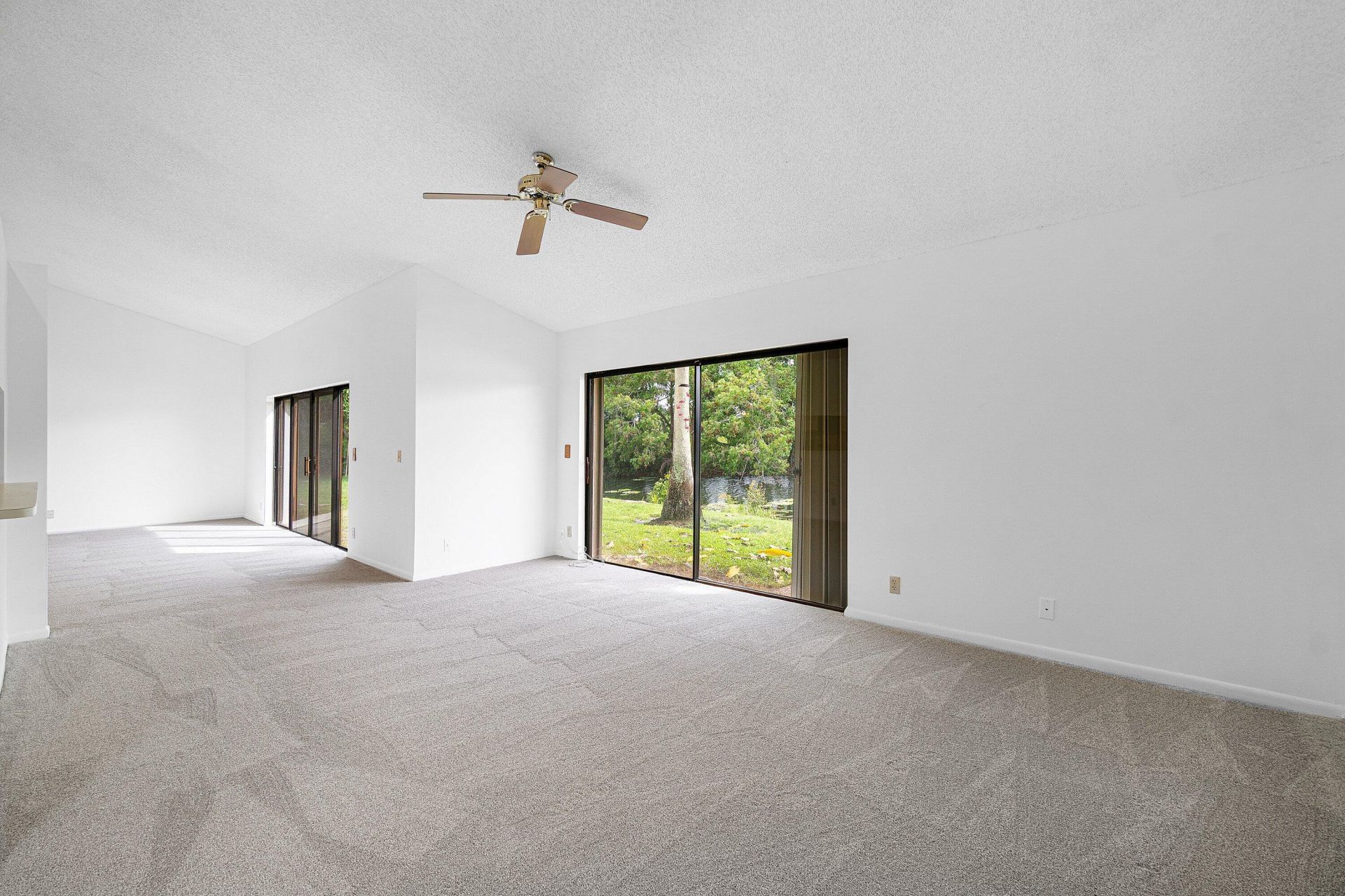9297 Laurel Green Drive, Boynton Beach, FL 33437 Photo