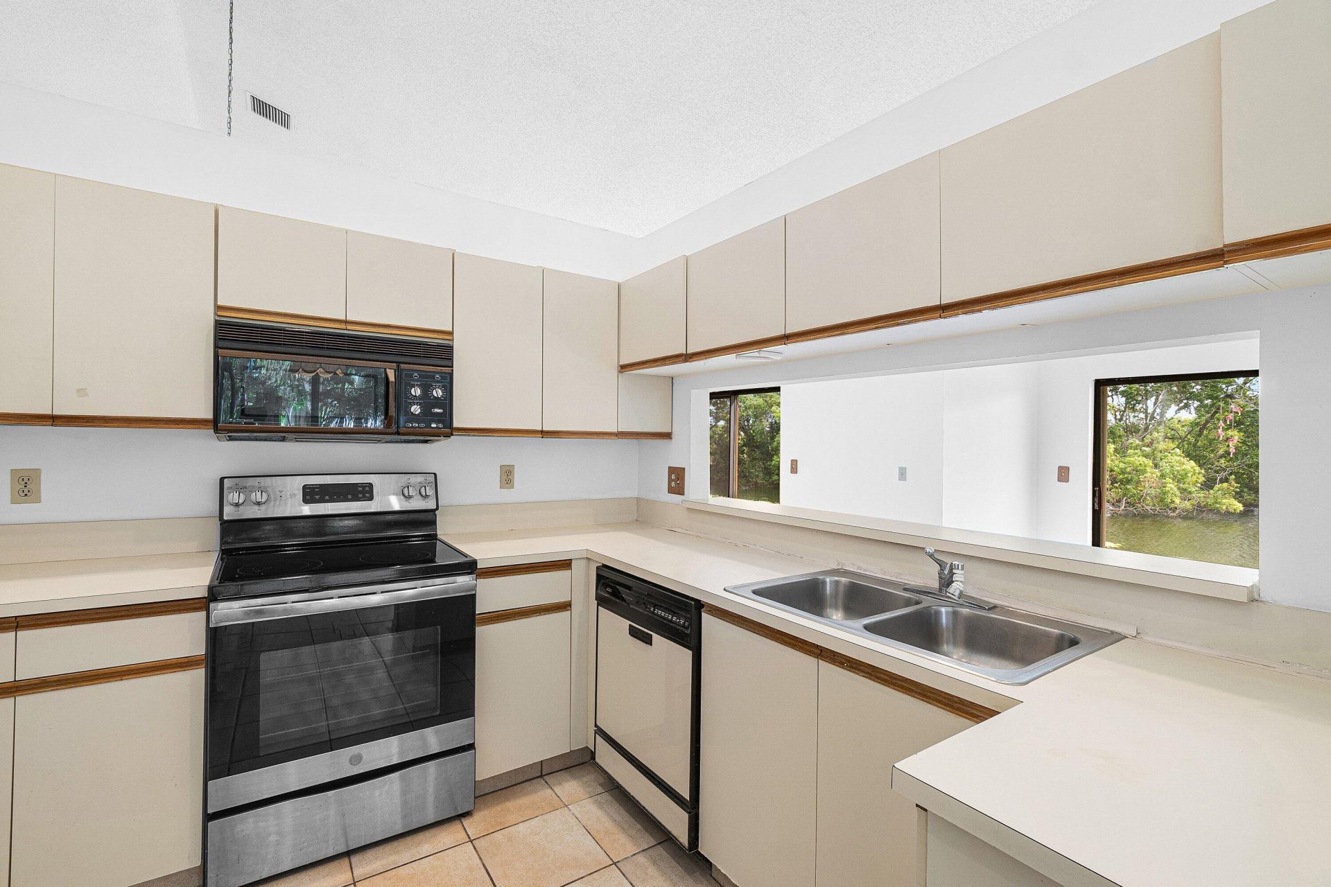 9297 Laurel Green Drive, Boynton Beach, FL 33437 Photo