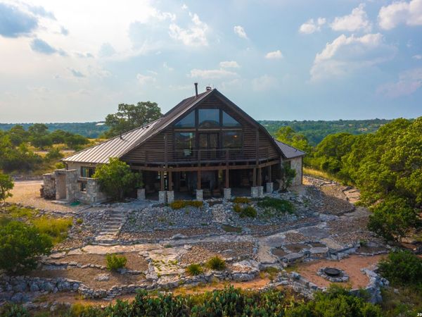 225 Valley View Dr, Comfort, TX 78013