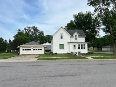 10 Park Street N, Fairfax, MN 55332