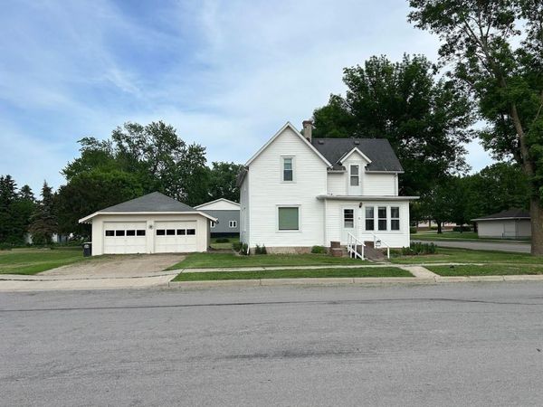 10 Park Street N, Fairfax, MN 55332