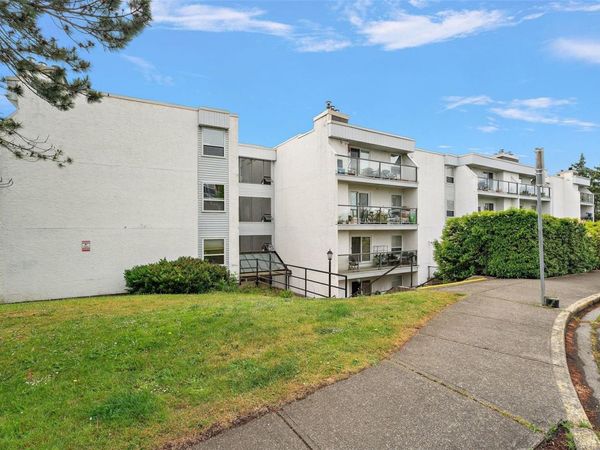 290 Regina Ave, Unit #211, Saanich, BC V8Z 6S6