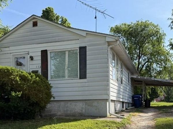 172 Oak Drive , DeKalb, IL 60115
