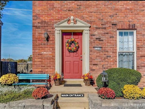1210 Clarkson Court , Ellisville, MO 63011