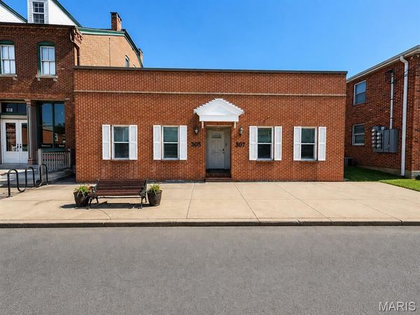 305 Rue Saint Francois Street, Florissant, MO 63031