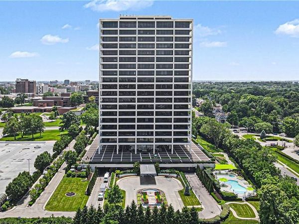 700 W 31st Street, Unit 1804, Kansas City, MO 64108