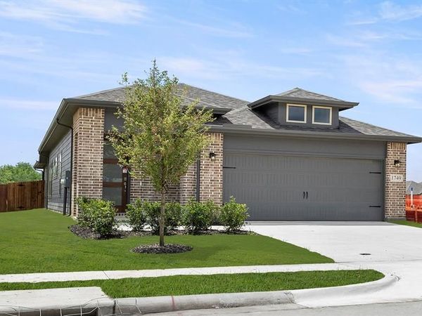 1749 Edgeway Drive, Aubrey, TX 76227
