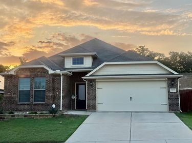 217 Bearman Drive, Fort Worth, TX 76120