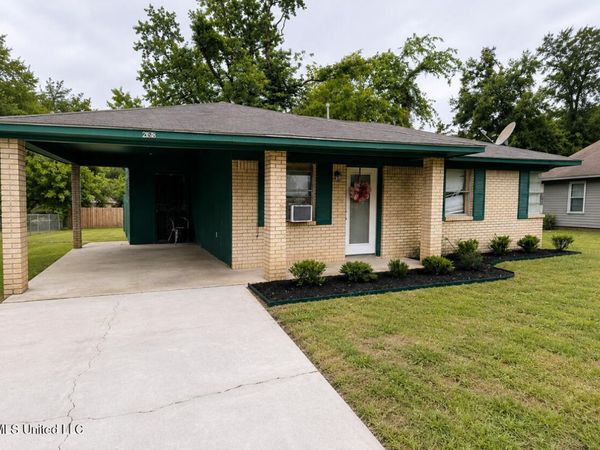 1258 Glendale Circle, Greenwood, MS 38930