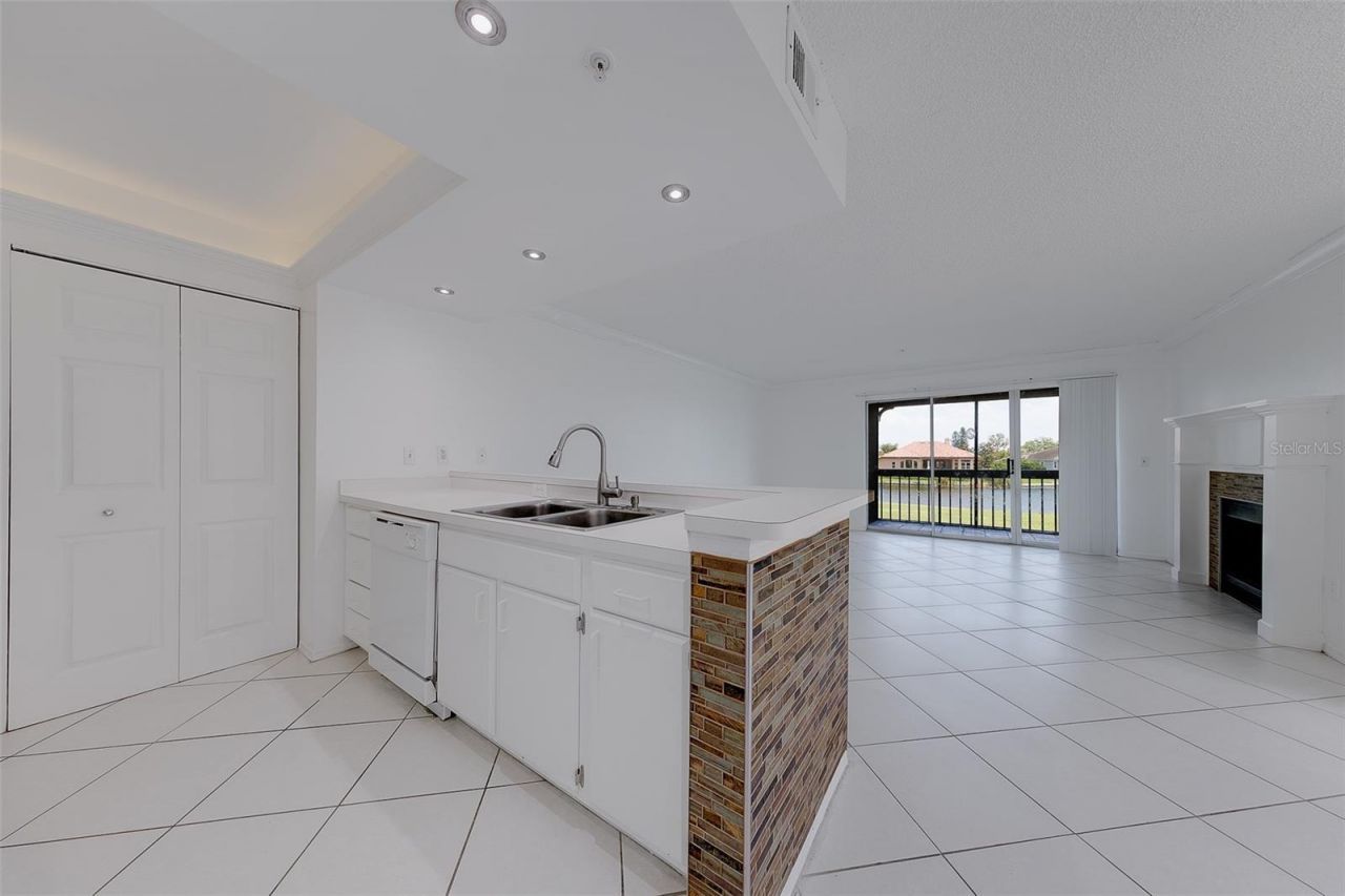 2400 Feather Sound Drive, Unit 928, Clearwater, FL 33762 Photo