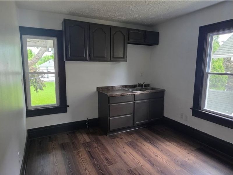 804 Work Drive , Akron, OH 44320 Photo 5