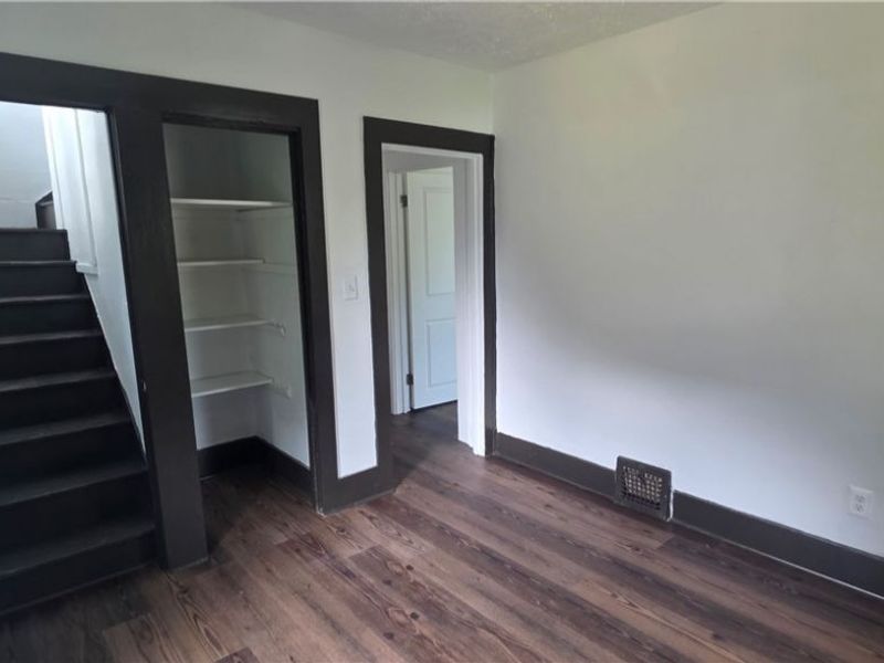 804 Work Drive , Akron, OH 44320 Photo 6