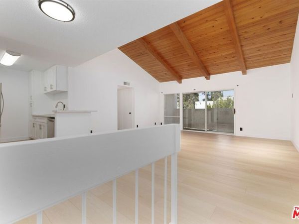 20134 Leadwell Street, Unit 334, Winnetka, CA 91306