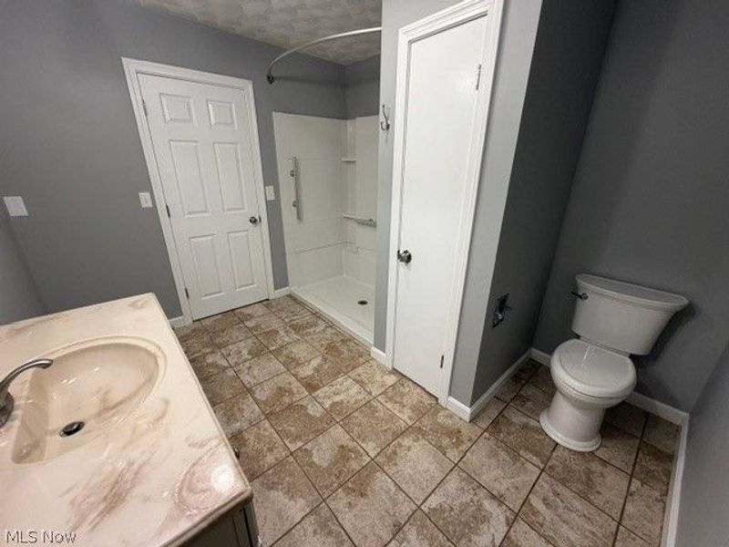 717 Hazelwood Drive, Vermilion, OH 44089 Photo 13