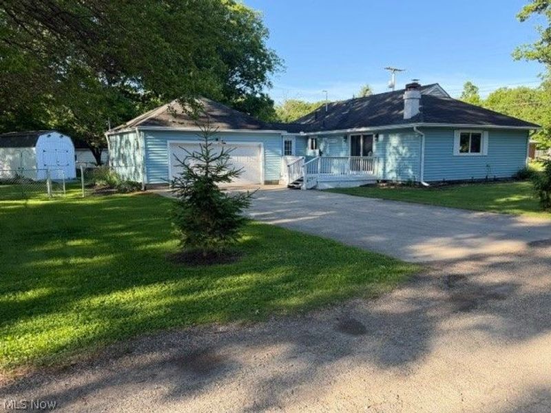 717 Hazelwood Drive, Vermilion, OH 44089 Photo 2