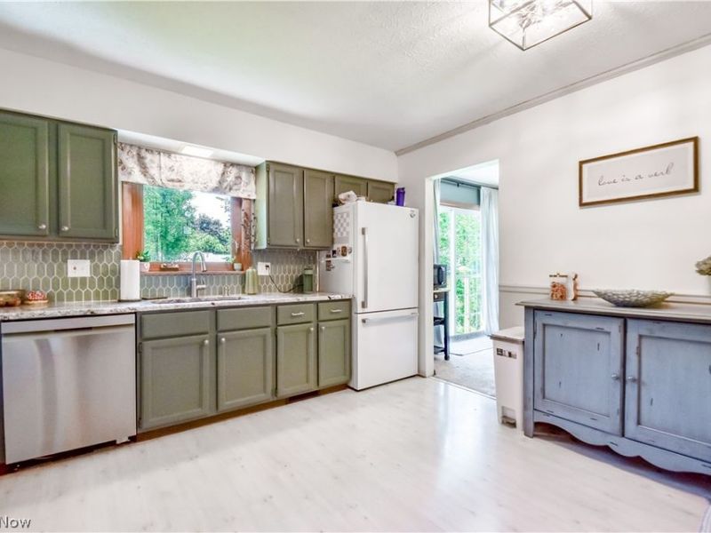 7639 Chillicothe Road, Mentor, OH 44060 Photo 2