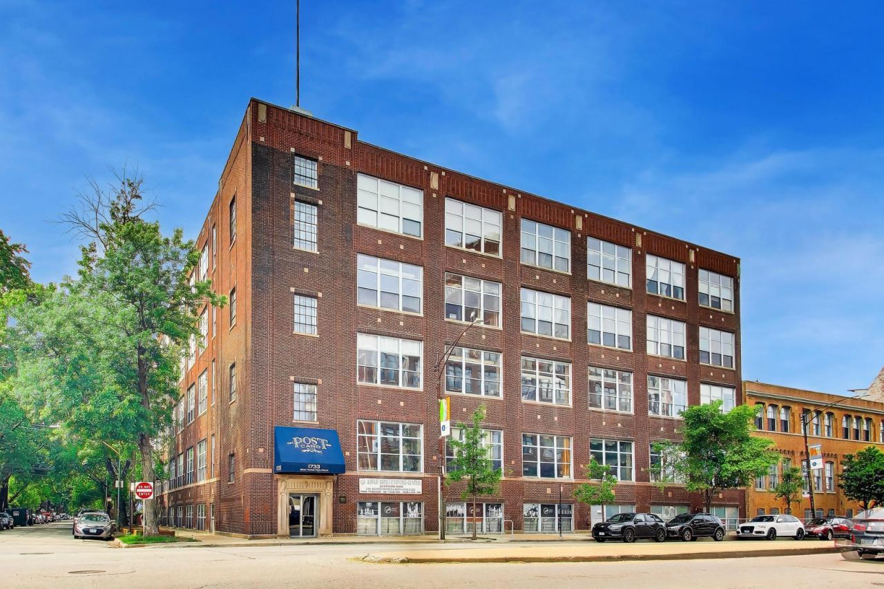 1733 W Irving Park Road, Unit 409, Chicago, IL 60613 Main Photo