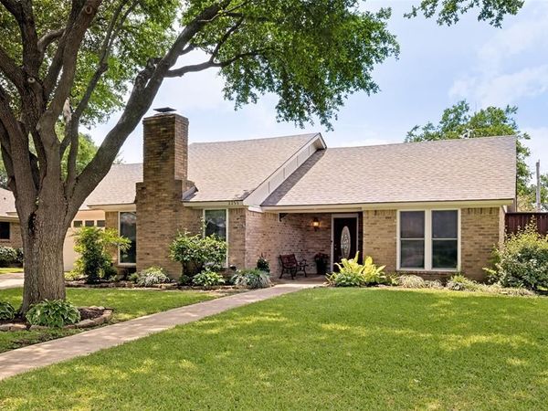2253 Farrington Lane, Hurst, TX 76054