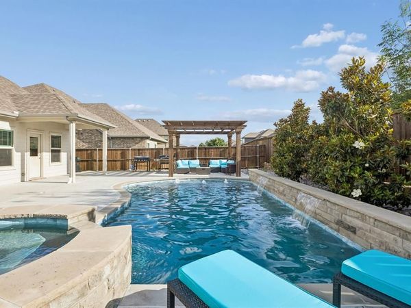 10105 Lakemont Drive , Fort Worth, TX 76131