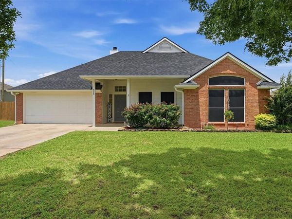 806 Birch Circle , Van Alstyne, TX 75495