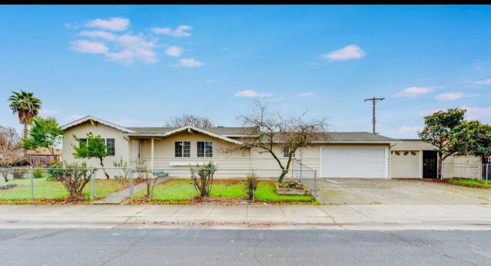 2190 Meadowglen Ave, Sacramento, CA 95832 Photo