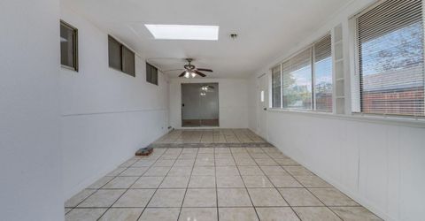 2190 Meadowglen Ave, Sacramento, CA 95832 Photo