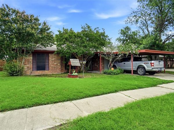 540 Clover Drive , Saginaw, TX 76179
