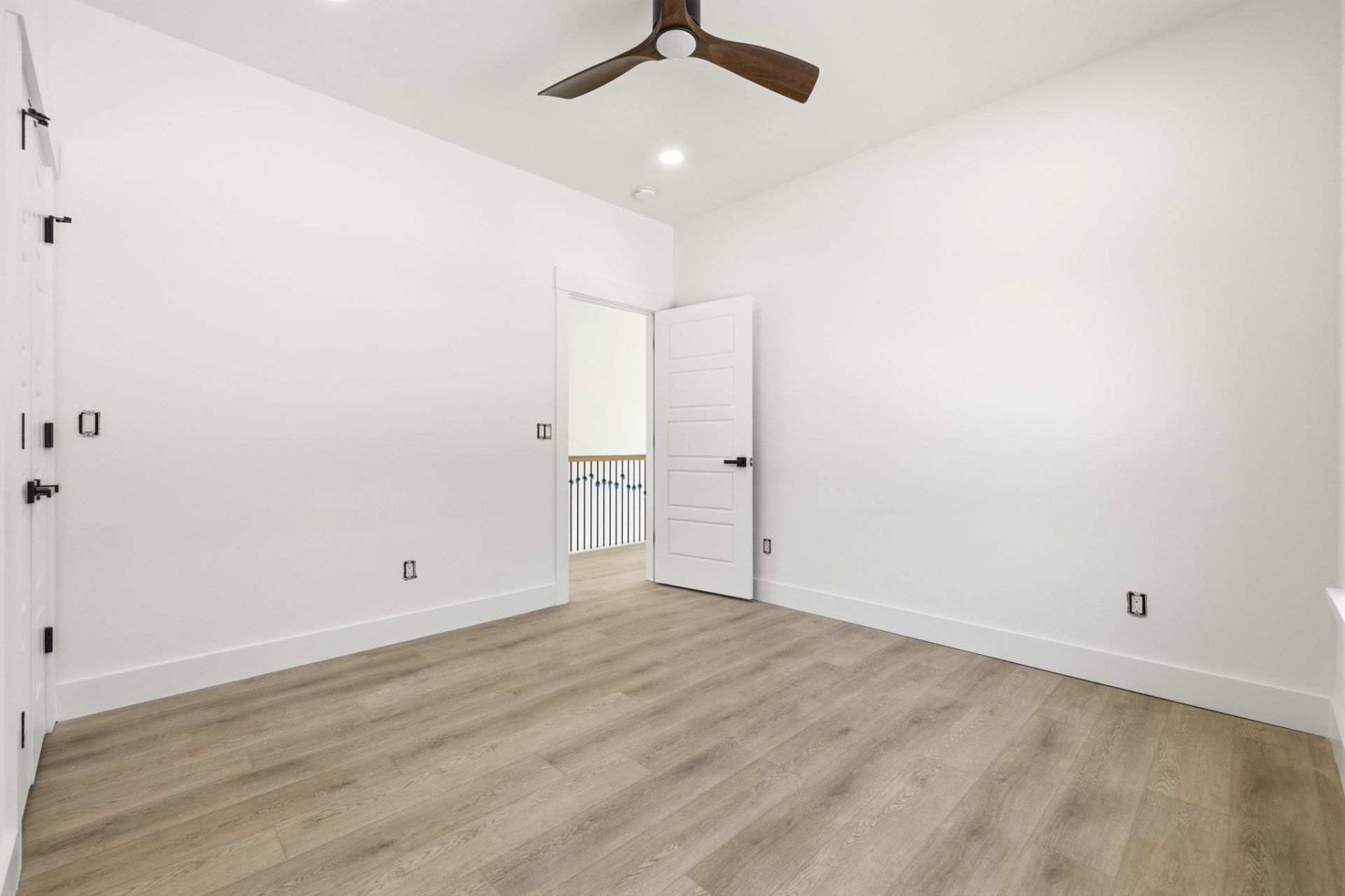 830 Whispering Tide Ct.  Photo 16
