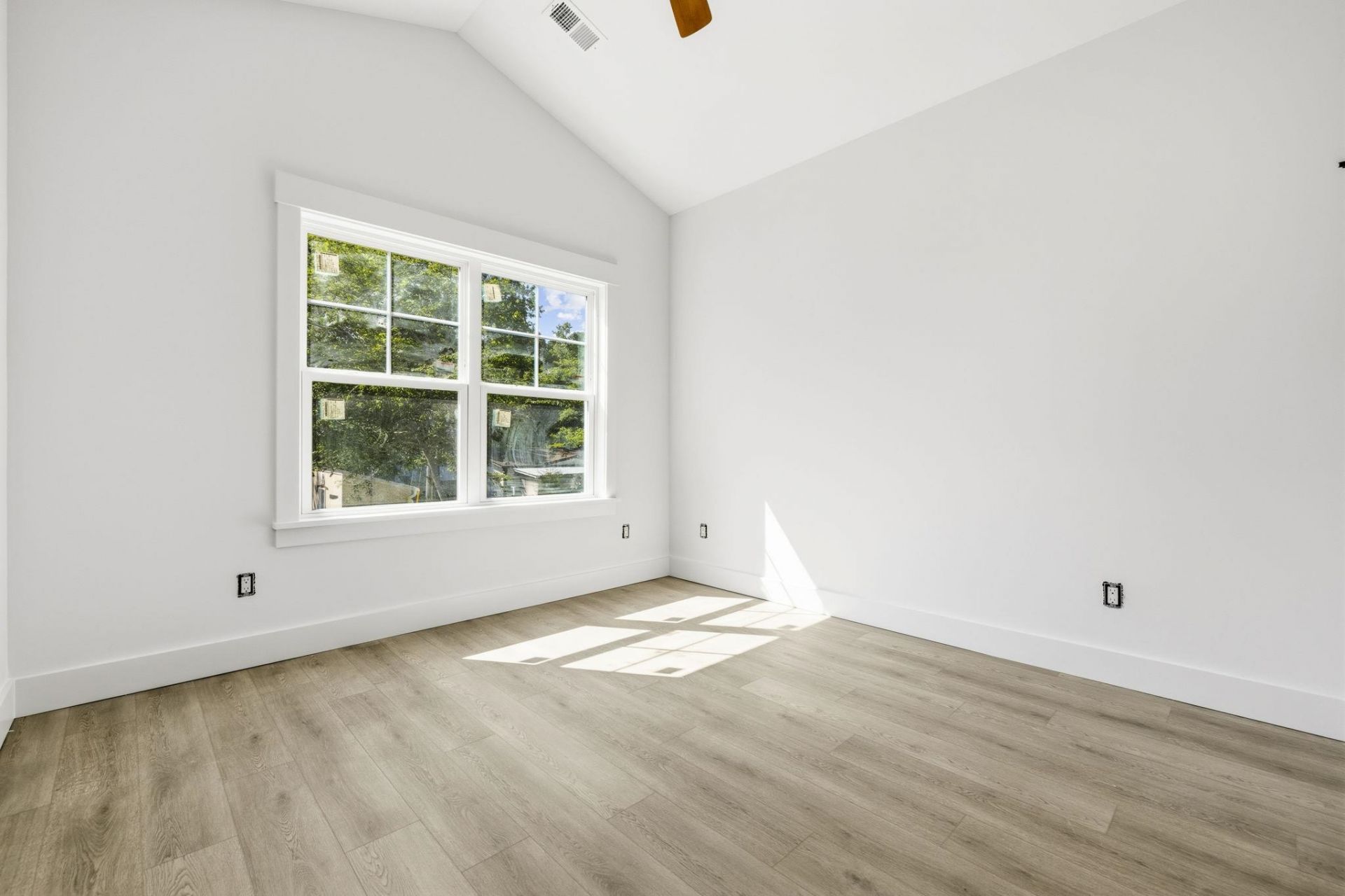 830 Whispering Tide Ct.  Photo 17
