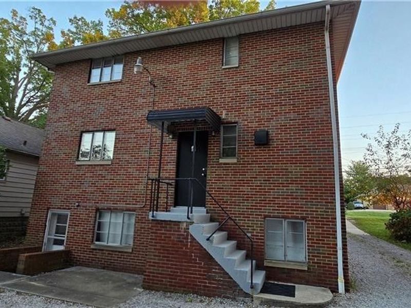 617 E Robinson Avenue, Barberton, OH 44203 Photo 3